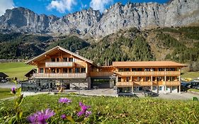 Berghotel Gadmer Lodge - dein Zuhause in den Bergen am Sustenpass im Berner Oberland